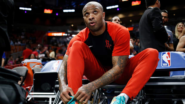 pj-tucker-rockets-sneakers-bench.jpg
